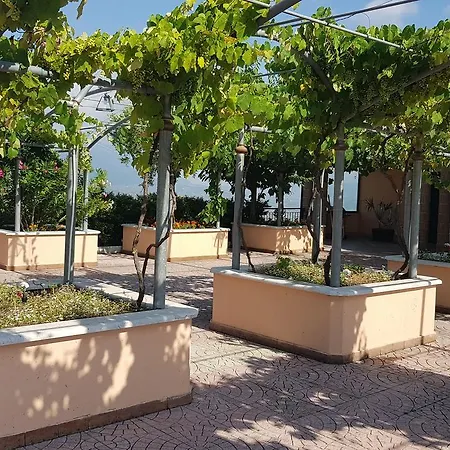 Lisandro Wine Caserta Aparthotel