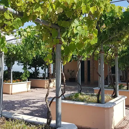 Lisandro Wine Caserta Aparthotel Castel Campagnano